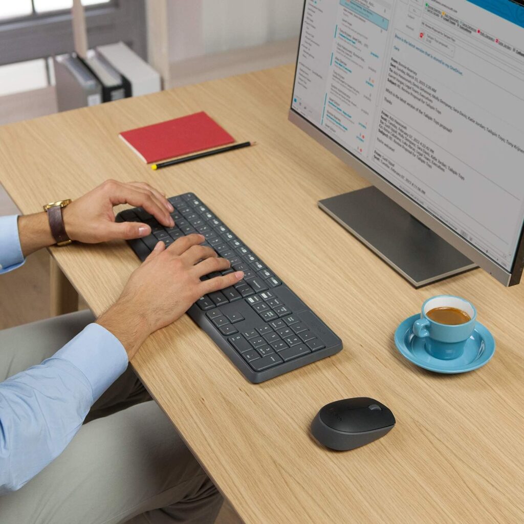 Kit Teclado e Mouse sem fio Logitech MK235 com Conexão USB, Pilhas Inclusas e Layout ABNT2
